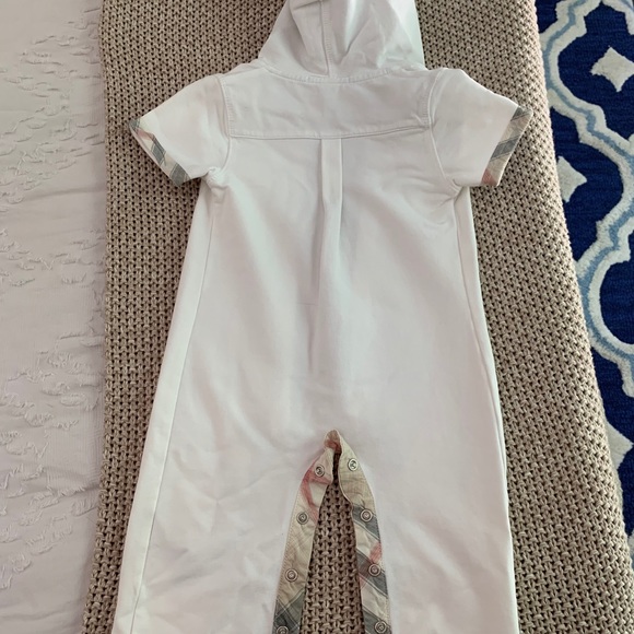 Burberry Baby Romper with Hood 12mo - Picture 3 of 3